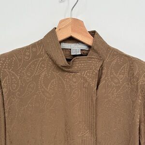 🏹 vintage silk tan Paisley channel quilted collar cuff Blouse